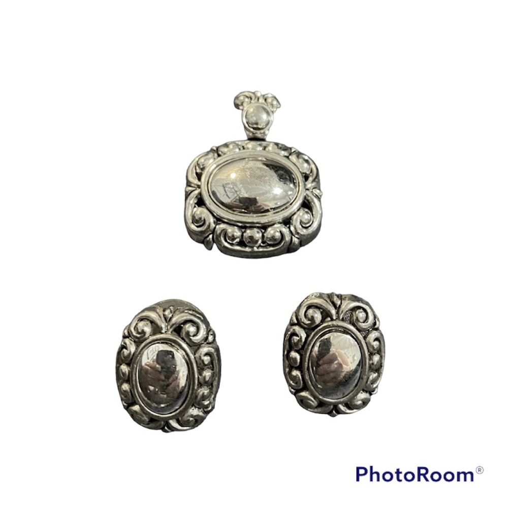 🌟🌟 2/$10 🌟🌟  Pendant & Earring Set - silver ornate scrolls for pierced ears